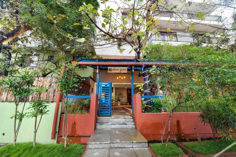 Exterior & Views