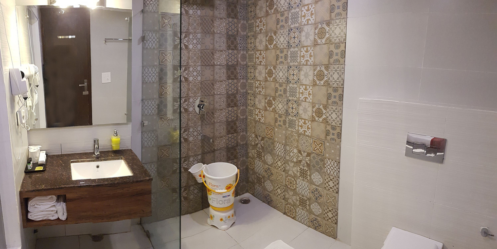 Bathroom 4, The Darien Resort, Nainital