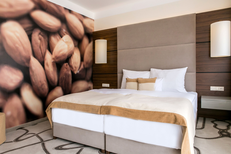 Bedroom 2, Ambient Hotel & Aromaspa Sikonda, Komlói