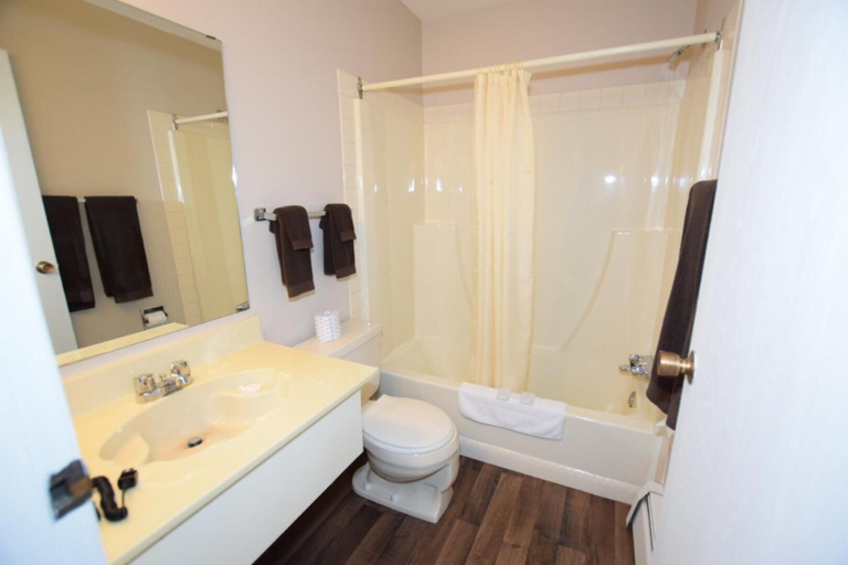 Bathroom 3, Airways Motel, Division No. 12