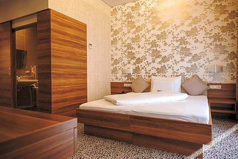 Others 2, Hotel Süd Graz, Graz
