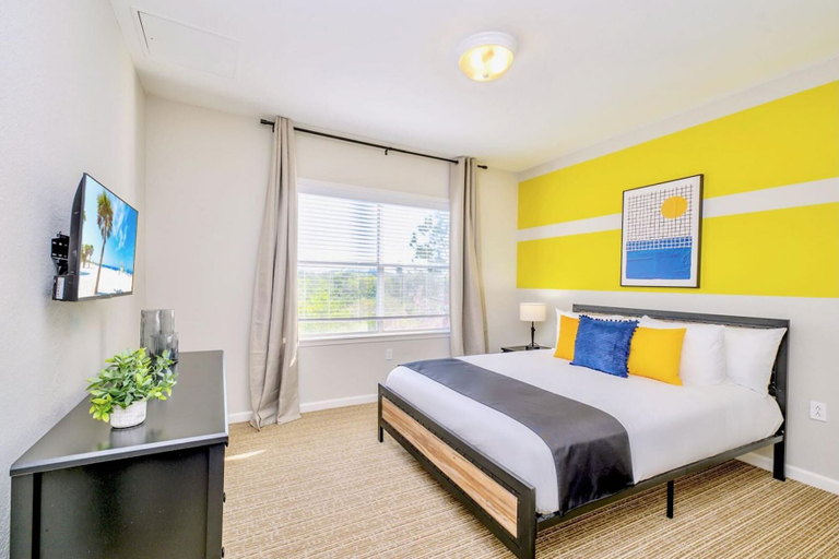Room 5, 2BR Condo - Hot Tub Pool Near Disney, Orange