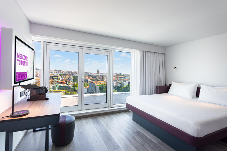 Bedroom 2, YOTEL Porto, Porto
