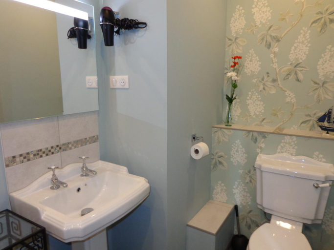 Bathroom 2, La Maison Ribotteau, Vienne