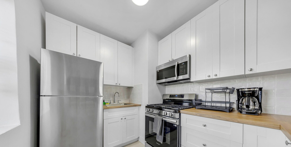 Private kitchen 3, Comfy 1-Bedroom - Steps from Miami Beach, Miami-Dade