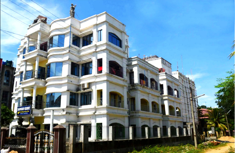 Exterior & Views