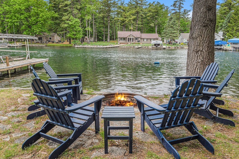 Sport & Beauty, Torch River Retreat 3BDR Home With DocK, Kalkaska