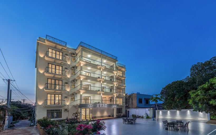 Exterior & Views