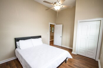 Others 4, 3br/2ba Remodeled Apartment Near Downtown, Bexar