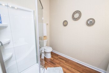 Others 5, 3br/2ba Remodeled Apartment Near Downtown, Bexar