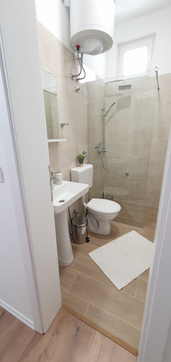 Bathroom 2, Happy Apartments, Herzegovina-Neretva
