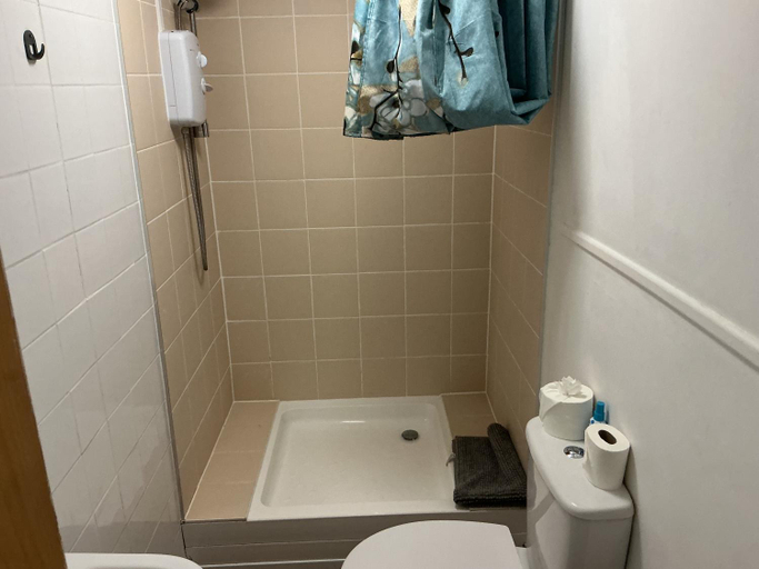 Bathroom 2, Vigo Retreat cabin 3, Kent