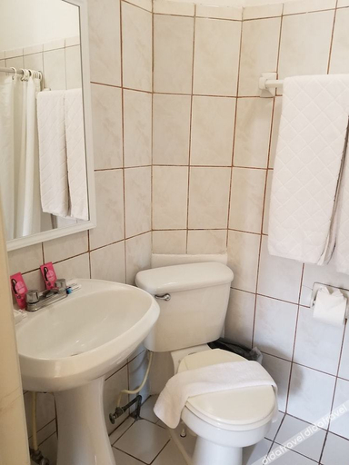 Bathroom 2, Hotel Catalina, Tijuana