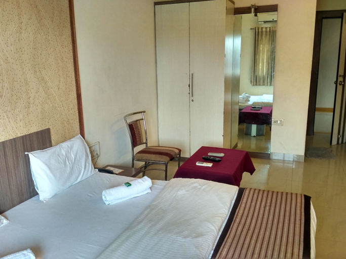 Bedroom 5, Hotel Jayshree, Pune