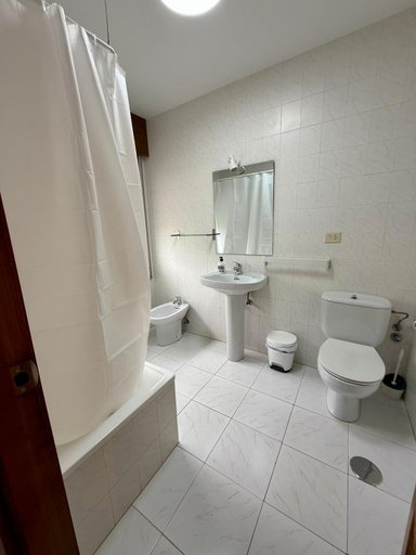 Bathroom 5, Pension O Regato, Pontevedra