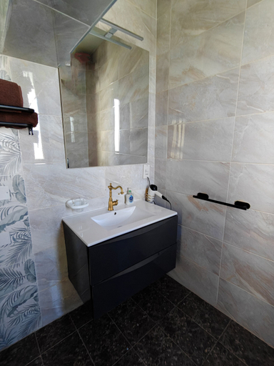 Bathroom 4, Jessica Flat Malta Royal Guesthouse