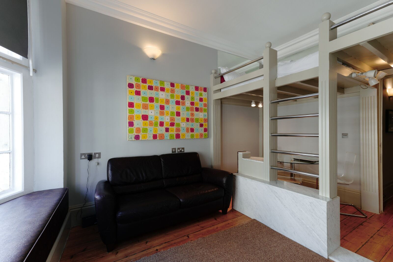 Others 4, Historic two bed Apartment in the City Centre, Bristol