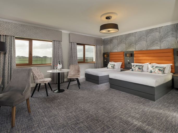 Bedroom 2, Diamond Coast Hotel
