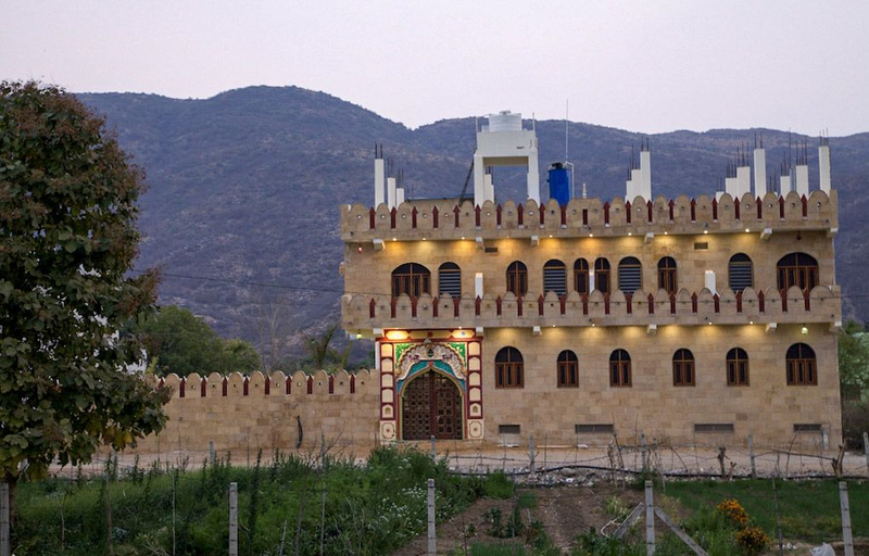 Exterior & Views