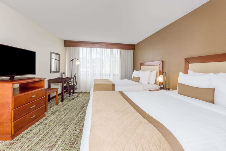 Bedroom 4, Clarion Hotel & Suites, Burlington