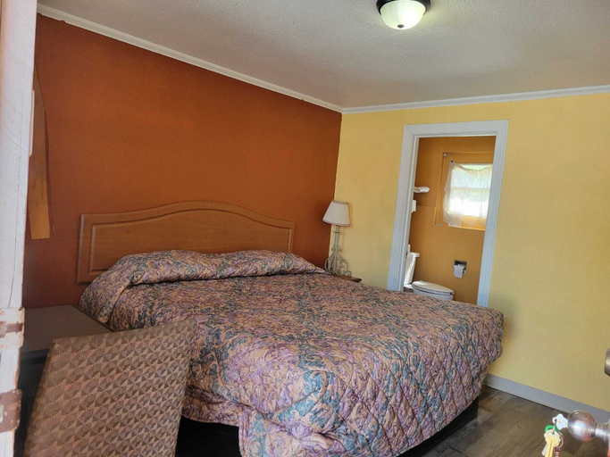 Room 2, Relax Inn Daingerfield Near Mount Pleasant TX, Morris