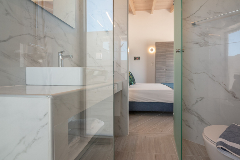 Bathroom 3, Gt Beach Hotel, Crete