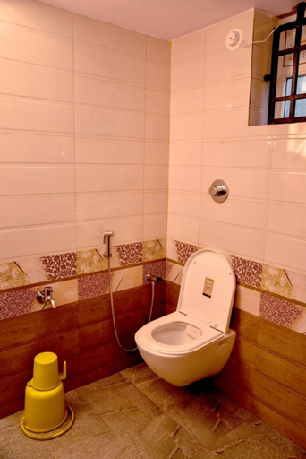 Bathroom 3, Sree Varada International, Uttara Kannada