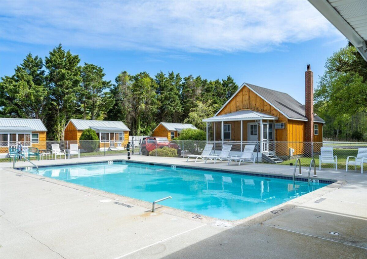 Sport & Beauty, Beach Bum West-O Motel, Worcester