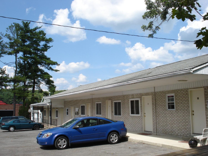 Exterior & Views 2, Cedar Grove Motel, Blair