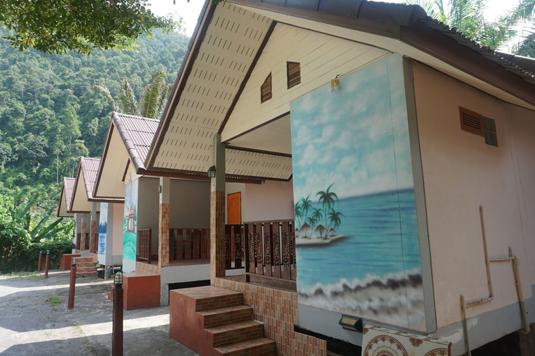Exterior & Views 1, Thumneab Guesthouse, Khiri Ratthanikhom