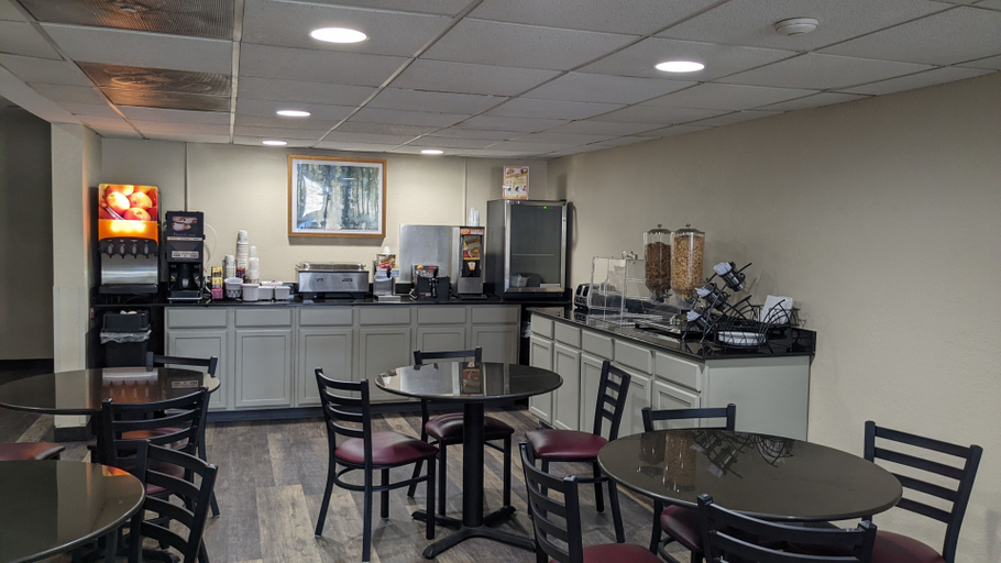 Food & Drinks 5, Wingate by Wyndham Somerset, Somerset