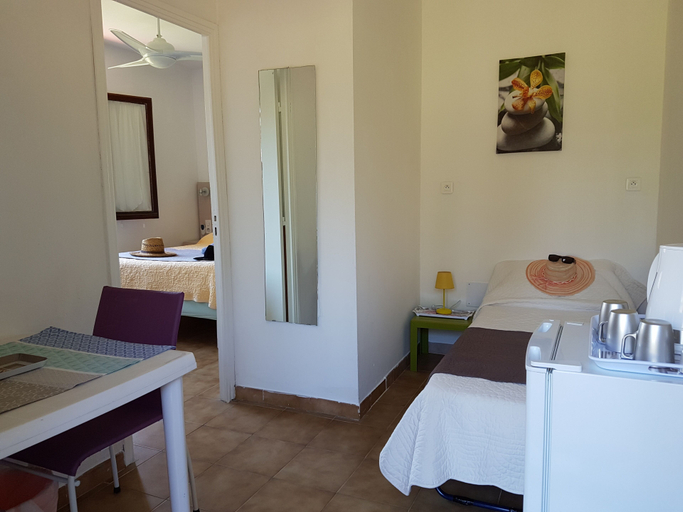 Others 3, Hotel Punta e Mare, Corse-du-Sud