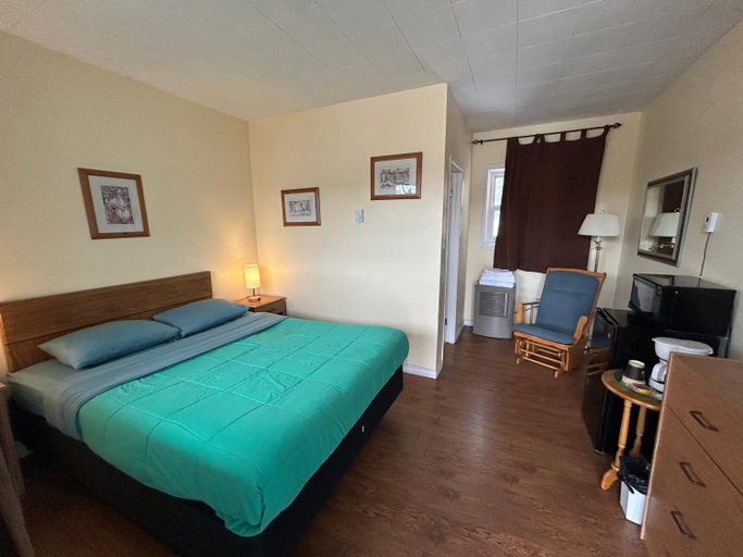 Bedroom 4, Mountain View Motel, Renfrew