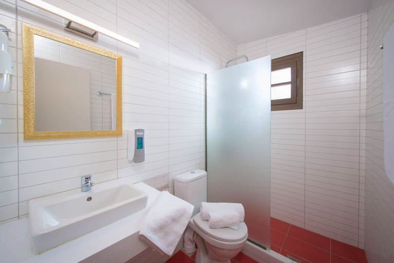 Bathroom, Lygaria Beach Hotel, Crete