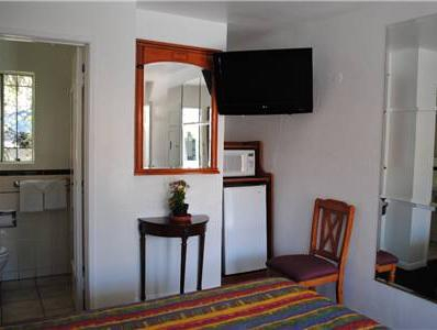 Others 3, Rose Bowl Motel, Los Angeles