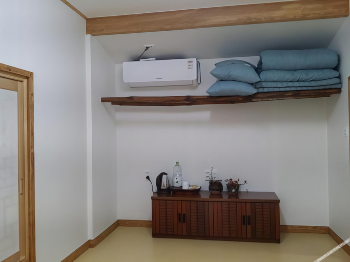 Others 4, Moonlight House, Cheongsong