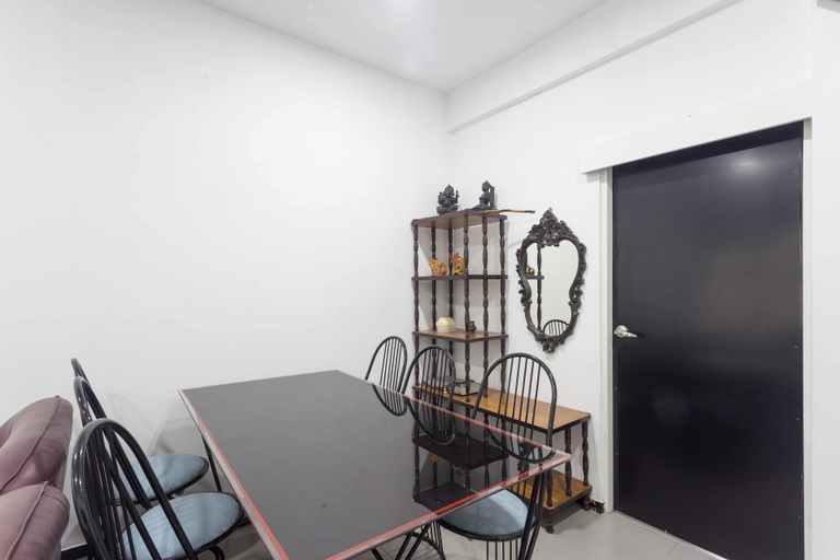 Others 2, Manning Apartment, Thimbirigasyaya