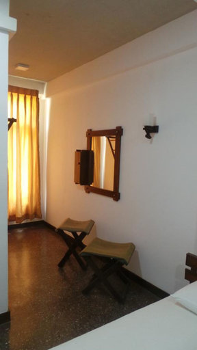 Others 5, Hotel Elaine, Moneragala