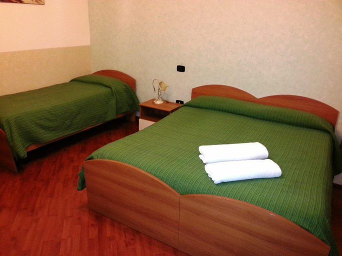 Bedroom 3, Bed & Breakfast Medea, Napoli