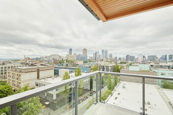 Others 4, Solis, Seattle