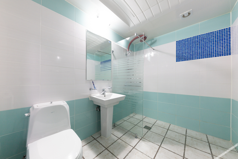 Bathroom 2, Jinju Sky Hotel, Jinju