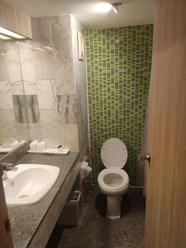 Bathroom, Hotel Kingston Inn, Pattaya