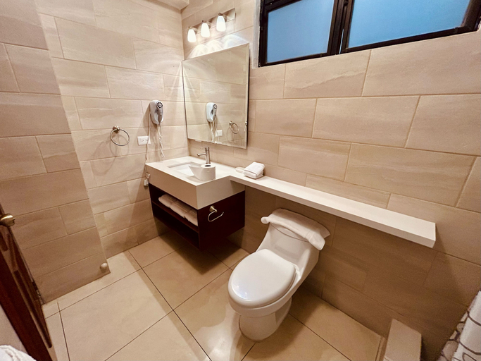 Bathroom 3, Suites Jardin Imperial, ZONA 15