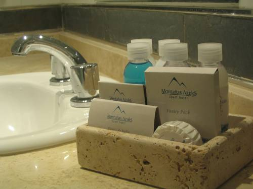 Bathroom, Montañas Azules Apart Hotel, Capital