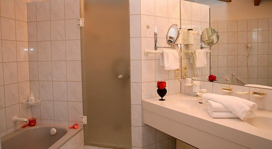 Bathroom 4, Ringhotel Mohren, Biberach