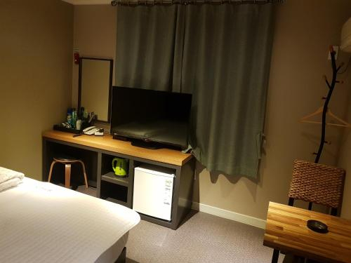 Others 5, Sunshine Motel, Suyeong