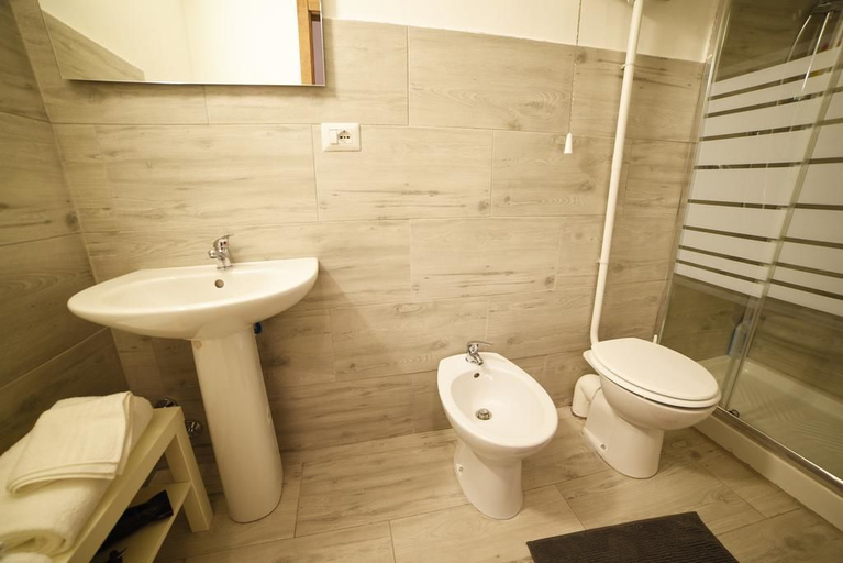 Bathroom 3, TIFEO Bed & Breakfast, Catania