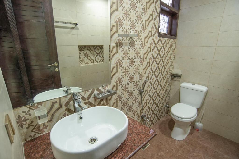 Bathroom 3, Hillside Homes, Karachi