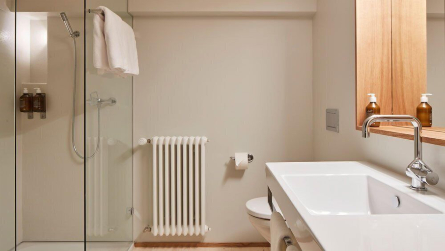 Bathroom 3, Hirschen Stammheim, Andelfingen