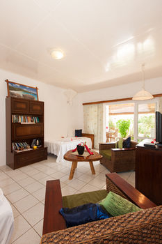 Others 5, Le Relax St. Joseph Praslin